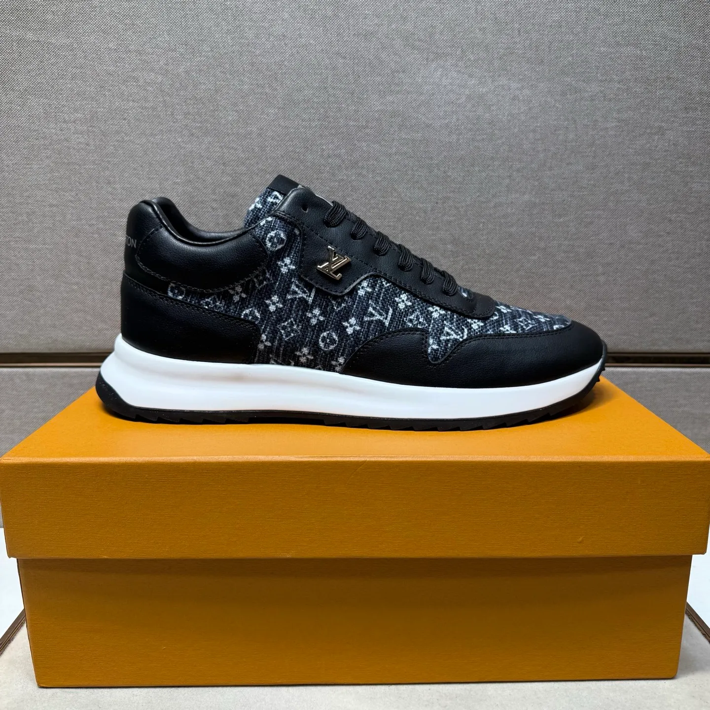 ⬛️Ex-factory price p442【LV～】men's casual shoes, 2025z cabinet sales simultaneously 🔶Size: 38-44 #️⃣ 🔷3 colors🔜The upper is made of multi-material splicing ➕Genuine leather lining, comfortable and breathable, sole: original comfortable and wear-resistant outsole, ⚠️real thing📱photographed🎬real thing is better📢📢📢